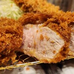 Tonkatsu Kagurazaka Sakura - 分厚いのがステキ