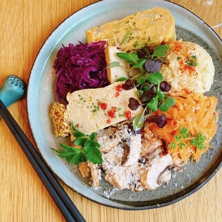 1人のみにも最適♪6～8種類が楽しめる「前菜の盛り合わせ」