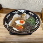 まど居 - じゃ〜ん♪ 違うお店やけどラーメン屋さんでリフト反省会！！こちらのラーメンはおもてなしの心を存分に感じられます(^｡^)  んっ？お•も•て•な•し？