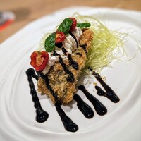 Grand Bleu Gamin - 鯵のフリット　自家製ドライトマトのカプレーゼ　付け合せはグリーンパパイヤとヤングコーンのヒゲ。それが良かったです(*^^)v。