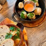 TR Fire Grill Waikiki - Mushrooms Stuffed with Crabmeat $17(2,664円)/Shrimp Ajillo $11(1,724円)