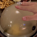 TR Fire Grill Waikiki - スモークプライムリブの蓋を開ける演出がたまりません！