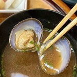 Tempura Tentsuyu - シジミの赤出汁
                      島根県の湖山池で取れる大粒なシジミ貝（ヤマトシジミ）から、実に美味しいお出汁がたっぷりと出た赤出汁が、とっても美味しいです♪