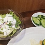 キッチン ブルー グローブ - サラダ、お新香のアップ