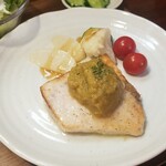 キッチン ブルー グローブ - メカジキポワレのアップ