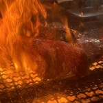 肉山 - 炙っているところ