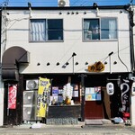 卯凪 - 持って帰れるように、テイクアウトのメニューがラミネートされて表にあります。