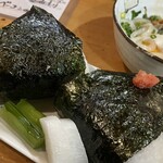 焼きもの家 慶 - おにぎり異種を一緒に注文すると目印のサンプルがトッピングされてくるのでささやかなお得感がある^_^
