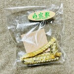 卯凪 - 骨せんべい　100円　本当は小さい袋にぱんぱんに入ってます！好きすぎて撮るの忘れてすぐ食べてしまいました…