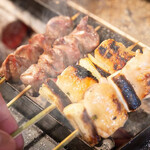 炭火串焼 わらや - 料理写真:焼いている手元