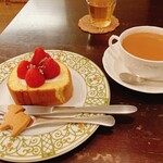 森のらくだ - ロールケーキとミルクティー