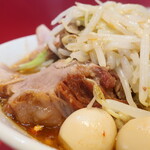 ラーメン二郎 - 豚の厚み