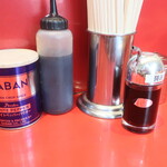 ラーメン二郎 - 卓上調味料