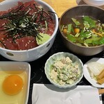 Kitahama Chouji - まぐろの二色漬け丼、仁淀川山椒の佃煮のご飯 じゅんさいとなめこの赤だし わさび菜と生粒胡椒の白和え 香の物