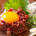 炭火焼肉じゅじゅ庵 - 料理写真:国産牛レアステーキの月見ユッケ風