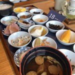 築地本願寺カフェ Tsumugi - 18品の朝ごはん