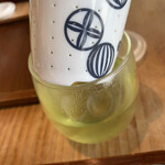 築地本願寺カフェ Tsumugi - かぶせ茶の茶葉を引っ掛ける