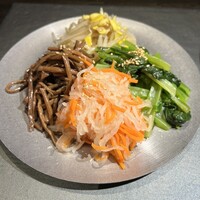 焼肉 ちゃんぷ 吉祥寺店 - 自家製ナムル盛合わせ