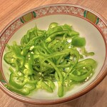 魚匠 はち六 - ピーマン胡麻油和え（※少し食べてから撮影したものです）