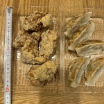 クラーク軒 - 持ち帰りのザンギ（大きい）と餃子