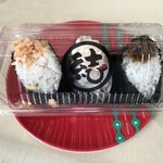 結び - 料理写真:鮭150円、海老マヨ150円、ちりめん山椒150円