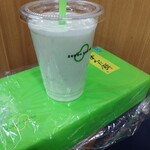 ずんだ茶寮 仙台駅ずんだ小径店 - ずんだシェイクlarge(税込490円)