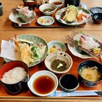 磯の屋 はなれ - 料理写真:刺身付き天ぷら御膳　１８００円

ランチタイム貸切りなどあるのでTEL確認必要。