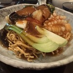 中国名菜 露天 - 海鮮と野菜の五目かた焼きそば、麺は揚げ麺