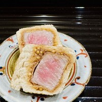 肉割烹 よし田 - 宮崎A5黒毛和牛フィレ　タスマニアマスタード　ライ麦パン