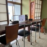 茶房 ゆうあかね - カウンター席もありましたが、席に余裕があったんでテーブル席を使わせていただいてランチをいただきました。
