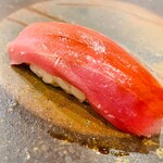 鮨桂太 - 中トロ ※ 口に入れた瞬間にとろけ、拡がる鮪の旨味