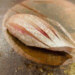 鮨桂太 - カスゴ ※締めの技術が卓越しており、ジューシー