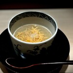 くるますし - コノコとサザエの茶碗蒸し。 今が旬真っ盛りの愛媛のさざえ。 茶碗蒸しというより、ムースです。 なまこの卵巣である、このこ。 独特の風味と食感。 これをさざえの出汁を使って茶碗蒸し風に仕立てています。