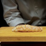 くるますし - イセエビ。 通常300g程度が、こちらは1kgの超大型。 ここ1年、毎度、これが登場します。 もう、ここのスペシャリテの１つでしょう。 〆たあと血抜き！？して、1日熟成させてます。 これがどう姿を変えていくのか、終盤の見せ場でもあります。