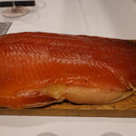 レストラン ナズ - 熟成八千穂の信州サーモンの燻製(通常２年飼育するものを３年から３年半飼育したもの)