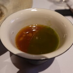 レストラン ナズ - ２、３ヶ月発酵させた大根のジュースに辛味大根のおろしと大葉のオイルのそばつゆ