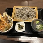 Kaisen Izakaya Ando Fisshu - 蕎麦と小天丼のセット