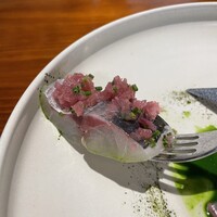 馳走西健一 - 泳がせ鯵、大根葉のソース