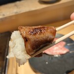 焼肉 始 - 2024年5月28日  巻きロース　肉汁と脂は清流の如く、ご飯を巻き巻きして口福の時です