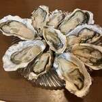 牡蠣也啤酒也喜歡生的 新潟站前店 - 生牡蠣10個盛り