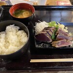 明神丸 - 鰹の藁焼き 塩ダレ定食