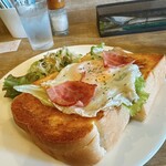 カフェ マルイ - 料理写真:ベーコンエッグトースト