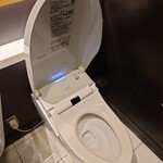 ラウンジ マスカット - 広々個室で、人感センサーで自動開蓋なラウンジ内トイレ：2024/06/01