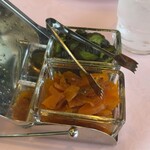 あさひや - 福神漬が供されますますカツカレー感が