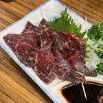 立呑み処 入部酒店 - 鯨脂身のお造り