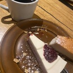 ワイン食堂 野菜とグリル - チーズケーキ　食べかけ…笑