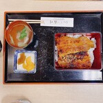 うなぎ石川 - 家族が頂いた上丼です。こちらでは重箱を丼として扱っていました。