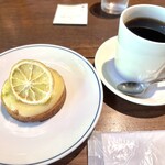 カフェ ビブリオティック ハロー! - 季節限定タルト、スペシャルティコーヒー