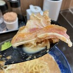 ちー坊の担々麺 - ミミガー？、にゅ～～ん！