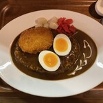 カレーハウス すぷ～ん - コロッケカレー、玉子、らっきょうトッピング